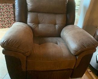 COMFY ROCKING RECLINER LEATHER CHAIR $325( PRICE REDUCTION-$275) ( REDUCED ~ $200)