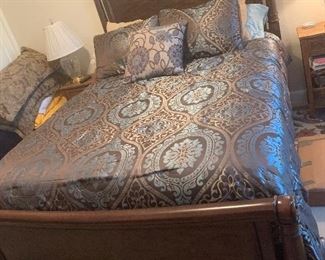 Gorgeous queen bed with Stearns
 And Foster adjustable mattress $1600