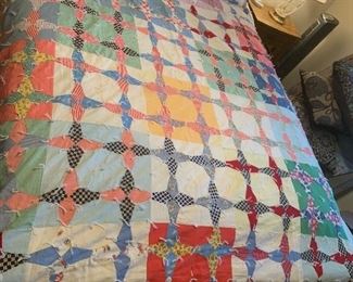 $85 ~ VINTAGE QUILT ~ DISPLAYED ON A QUEEN BED ~ 