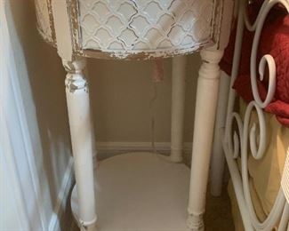 RUSTIC END TABLE ~ $ 125