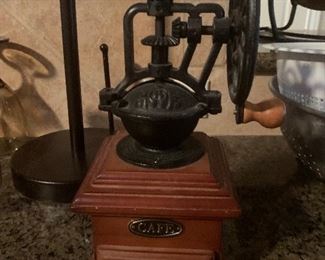 RETRO DESIGN WOODEN MANUAL  COFFEE  BEAN GRINDER WITH SMALL DRAWER ~  $60