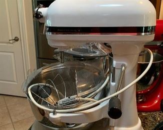 KITCHENAID PROFESSIONAL 6 SERIES 525 WATTS  STAND MIXER WITH ACCESSORIES ~`$200