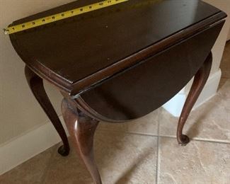 SMALL QUEEN ANNE STYLE DROP LEAF TABLE  ~ $145