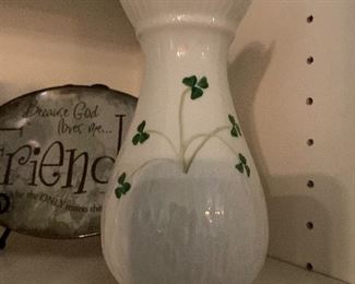 DELICATE SCALLOPED DONEGAL PARION CHINA VASE  ~ $24