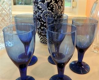 BLUE GLASS WINE GLASSES