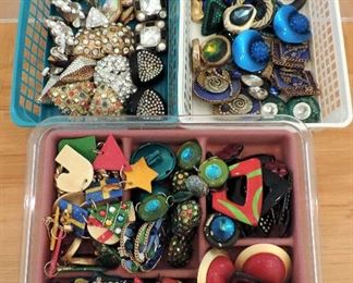 COSTUME JEWELRY CLIP EARRINGS