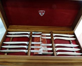 GERBER KNIFE SET IN CASE