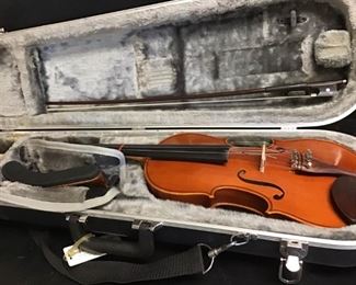 007 Yamaha Violin in Case