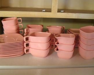 Set of 46 Beookpark dishes.