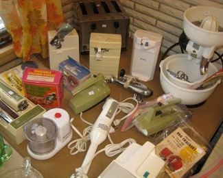 Small kitchen & cooking appliances many items new in boxes.