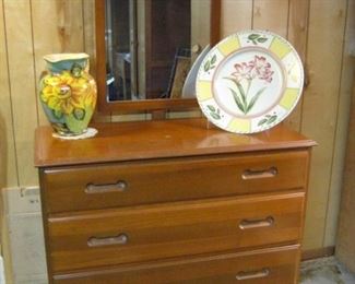 4 draws dresser with mirror.
