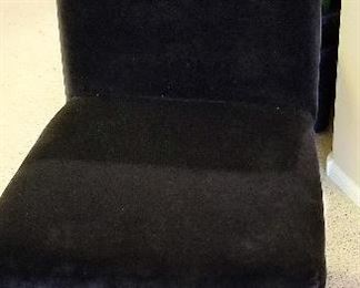 4 black chairs available like new