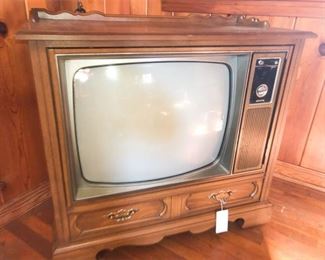 19. Vintage Zenith Television