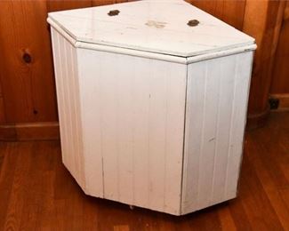 136. Corner Storage Bin