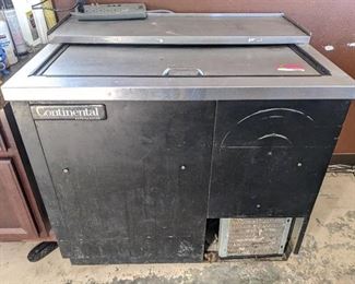 Continental Refrigerator CBC37