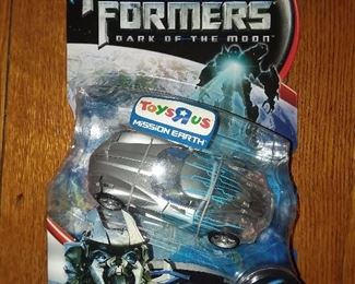 Transformer Collectible Toy Figure - 1 of HUNDREDS On Consignment From A Lifetime Of Collecting! For Specific Figure Inquiries, Please Text Us At 201-639-4811 .