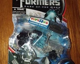 Transformer Collectible Toy Figure - 1 of HUNDREDS On Consignment From A Lifetime Of Collecting! For Specific Figure Inquiries, Please Text Us At 201-639-4811 .