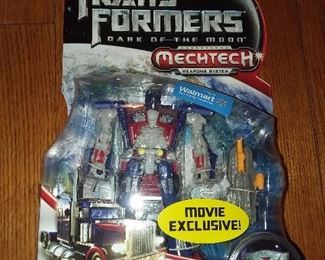 Transformer Collectible Toy Figure - 1 of HUNDREDS On Consignment From A Lifetime Of Collecting! For Specific Figure Inquiries, Please Text Us At 201-639-4811 .
