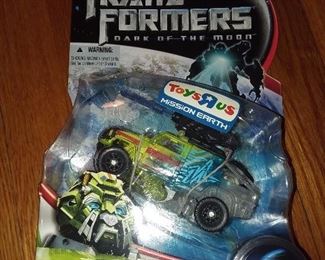 Transformer Collectible Toy Figure - 1 of HUNDREDS On Consignment From A Lifetime Of Collecting! For Specific Figure Inquiries, Please Text Us At 201-639-4811 .