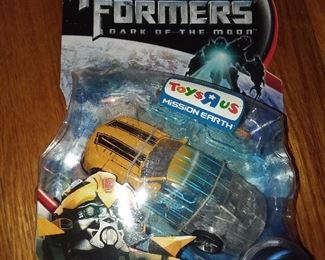 Transformer Collectible Toy Figure - 1 of HUNDREDS On Consignment From A Lifetime Of Collecting! For Specific Figure Inquiries, Please Text Us At 201-639-4811 .