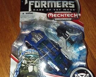 Transformer Collectible Toy Figure - 1 of HUNDREDS On Consignment From A Lifetime Of Collecting! For Specific Figure Inquiries, Please Text Us At 201-639-4811 .