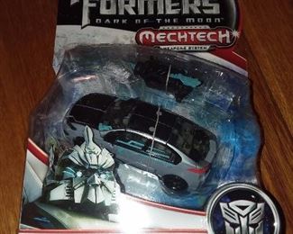 Transformer Collectible Toy Figure - 1 of HUNDREDS On Consignment From A Lifetime Of Collecting! For Specific Figure Inquiries, Please Text Us At 201-639-4811 .