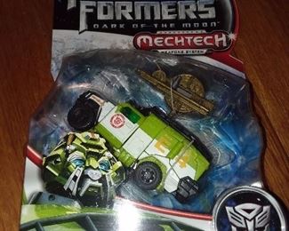 Transformer Collectible Toy Figure - 1 of HUNDREDS On Consignment From A Lifetime Of Collecting! For Specific Figure Inquiries, Please Text Us At 201-639-4811 .