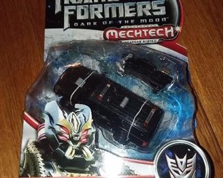 Transformer Collectible Toy Figure - 1 of HUNDREDS On Consignment From A Lifetime Of Collecting! For Specific Figure Inquiries, Please Text Us At 201-639-4811 .