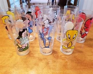 Different view of LOT # 36 Pepsi Looney Tunes Glasses from LOT # 36