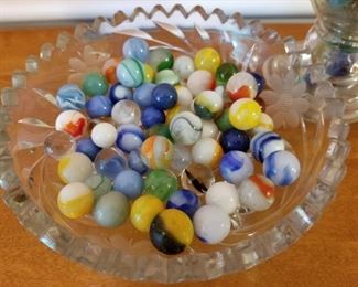 Close up picture of Glass Marbles from LOT # 37