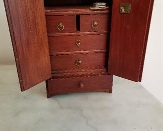 Picture of chest LOT # 40