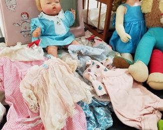 Close up pic of Doll clothing from previous pic of Lot # 105