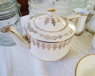 Vintage tea pitcher. Sadler brand