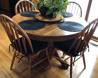 Casual Dining Table w Six Chairs and Two Leaves