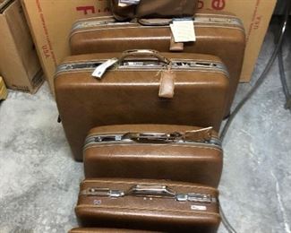 New never been used vintage Samsonite luggage 