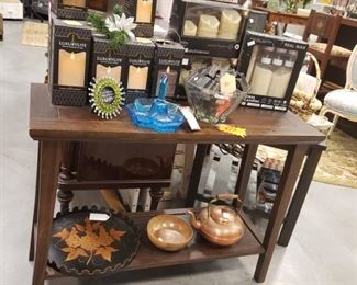 flickering candles, décor, cute sofa table