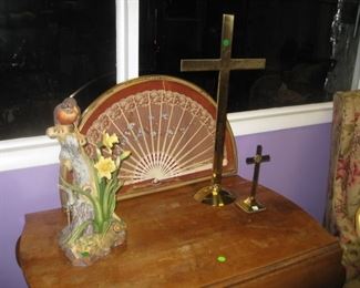 2 framed fans, large robin by Andrea, large Sudbury brass altar cross