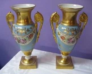 G & C urns