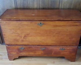 Vintage blanket chest w/ drawer
