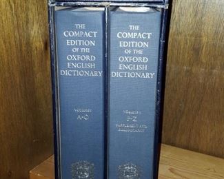 The Compact Edition of the Oxford English Dictionary 2 Vol. Set incl. Magnifier