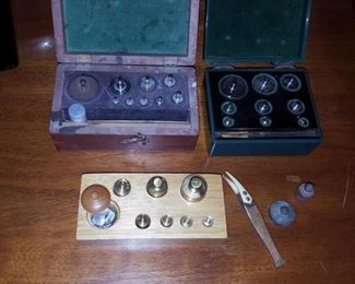 Scale Weights in Wood Box Will Corporation and Ainsworth & Sons weights