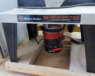 Black & Decker router table with Craftsman router