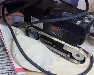 AEG HBSE 75 S belt sander