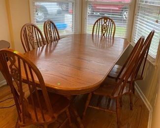#21 Winners Only Inc oak Double Pedestal dining table w/6 chairs 1 leaf 60-78x42x31  $225.00
