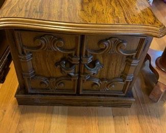 #48		End Table w/2 doors (laminate top)  27sqx21	 $30.00 
