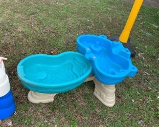 #86 little tike water box plastic toy $20.00