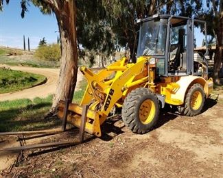 50: 1998 JCB 407B with Fork Lift Attachment
VIN: SLP407ALWE0755840