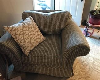 overstuffed arm chair. great condition