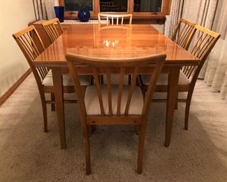 Mid Century Extension Table with Pads and 6 chairs 