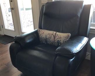 leather recliner with with phone charger